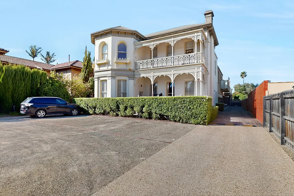 Balaclava 1Moenga Your St Kilda East Hideaway with Courtyard Charm