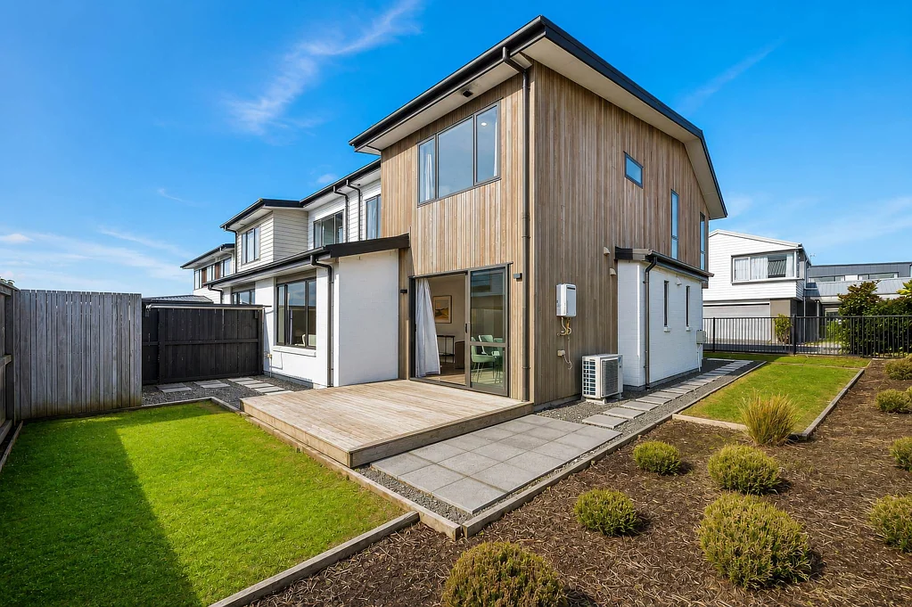 Silverdale 4 Bedroom Freehold 4-Bedroom Family Home in Prime Silverdale