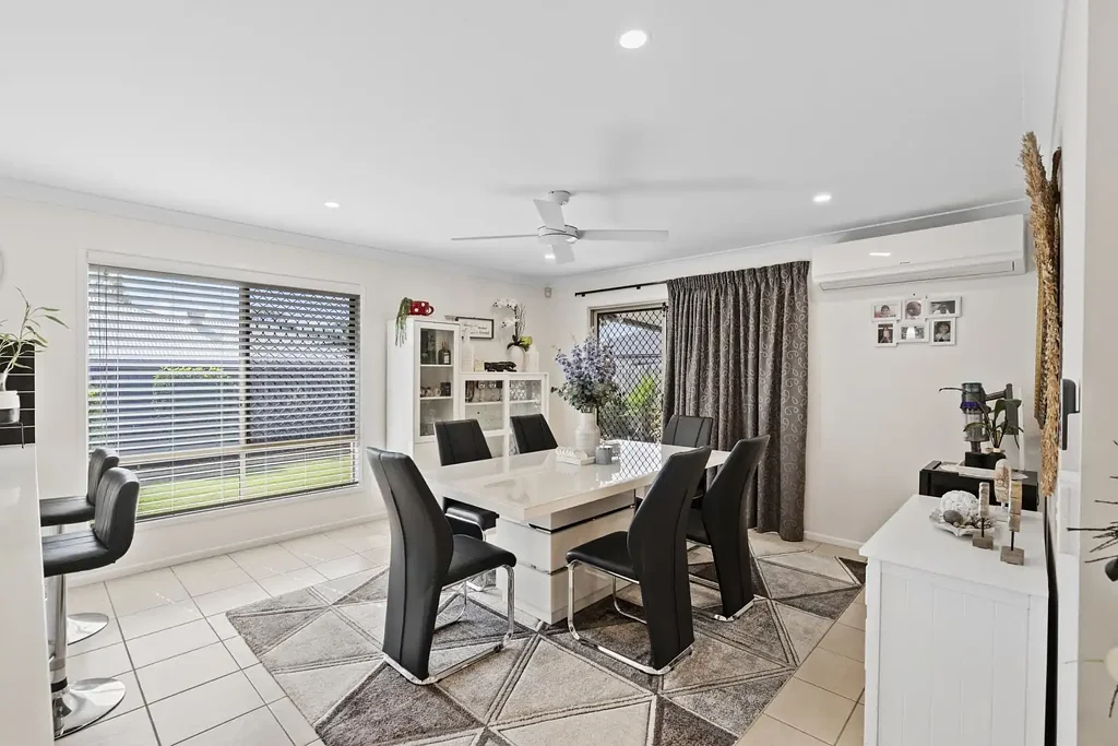 Ormeau Hills 4침실 Stylish Elevated Family Living With Space For Large Pool
