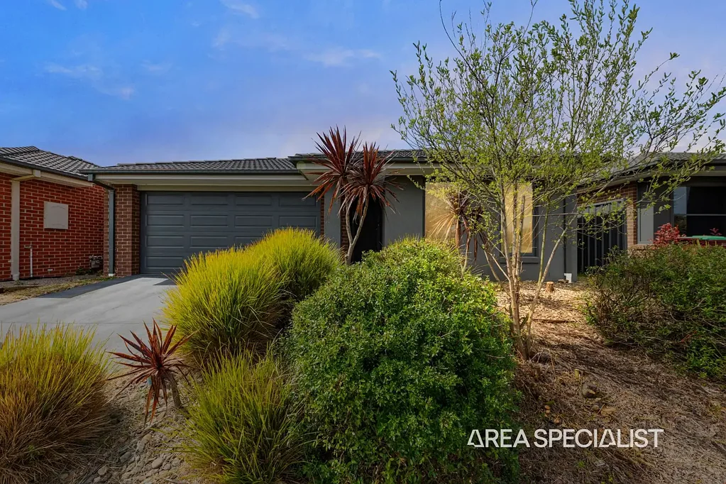 Cranbourne West 3 Slaapkamer The Brief: Versatile Family Home in a Prime Cranbourne West Location!