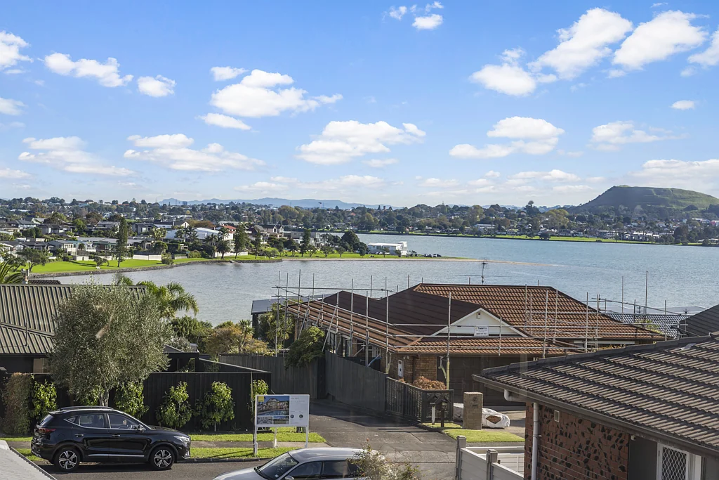 2/21 Venus Place, Half Moon Bay, Manukau City, Auckland