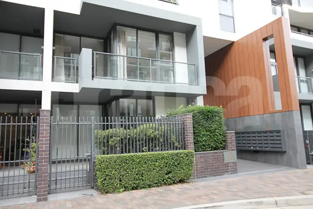 Stylish 2 Bedroom Terrace Apt 5 Minutes Walking to Trams