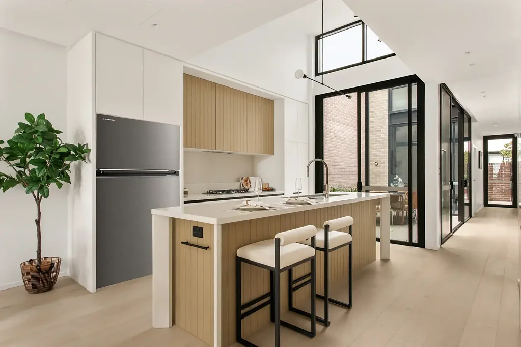 Randwick 3Phòng ngủ Light-Filled Newmarket Townhome Offering Style, Comfort & Effortless Coastal Living