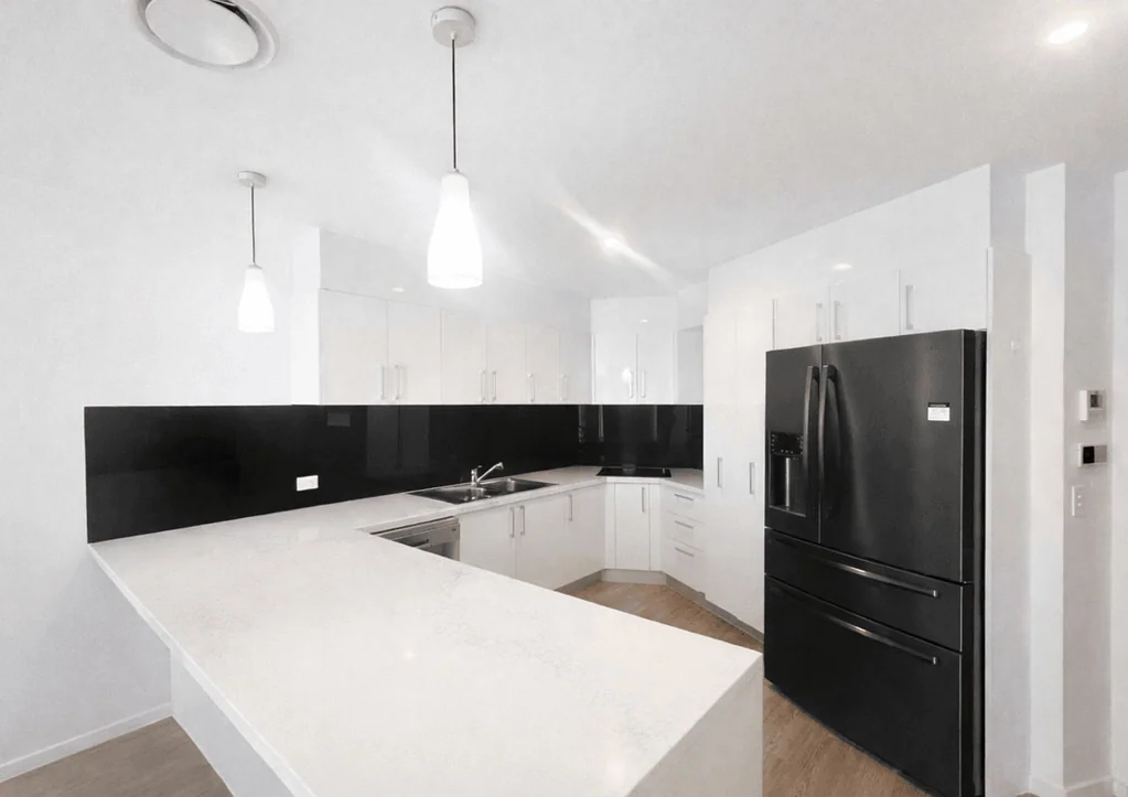 Prime Apartment - Central on Sutton with Water Views from Balcony
