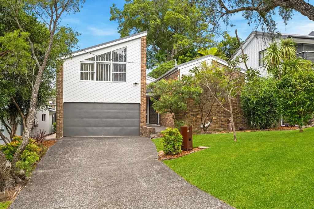 10 Bourbon Street, Wyoming, NSW 2250