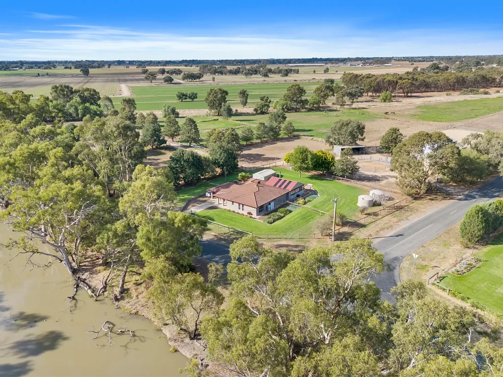Nathalia 3房  UNIQUE LIFESTYLE PROPERTY WITH LOADS TO OFFER