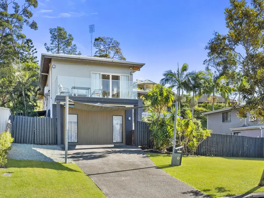 1 Hemes Close, Pacific Pines, QLD 4211