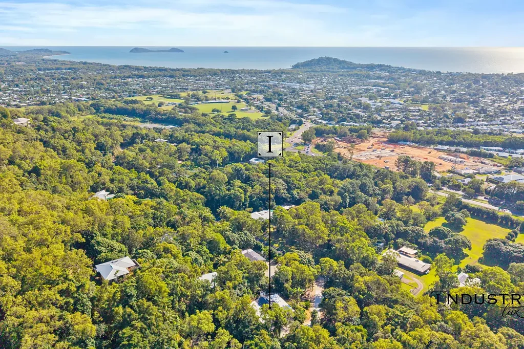 Trinity Beach 5房  Fully Renovated Elevated Retreat with Breezes, Space & Future Potential