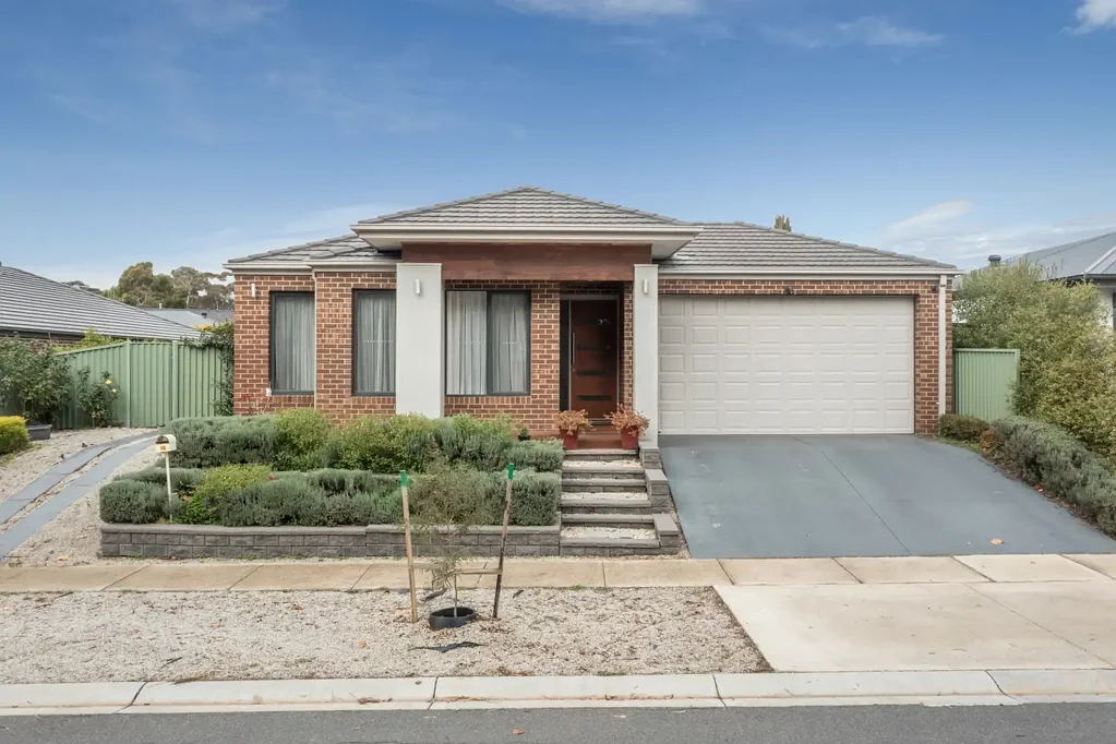 10 Inverness Drive, Junortoun, VIC 3551