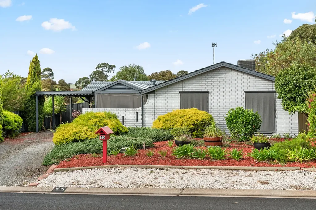Aberfoyle Park 3 Slaapkamer A Feel-Good Family Home with Lifestyle on Tap.