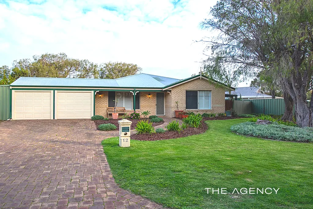 West Busselton 4Phòng ngủ Beautifully Presented Family Home with Bushland Outlook Home Open sat 4/7/26 1.00 - 1.45pm