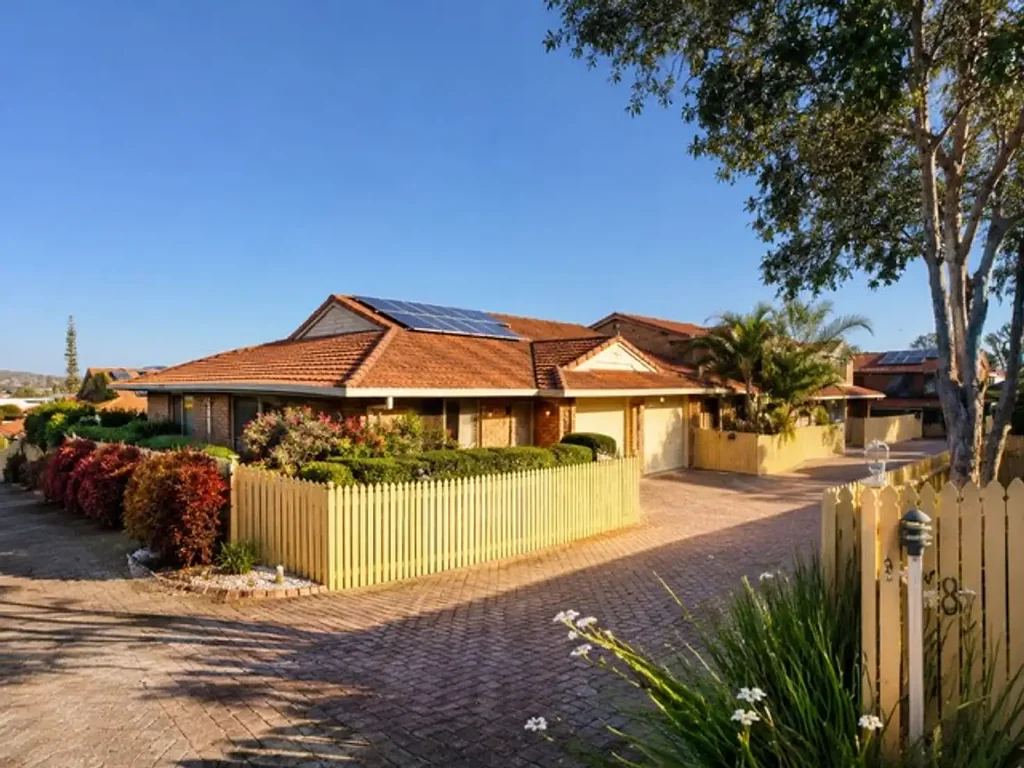 Beenleigh 2Kwarto "PINE COURT VILLAS" - LOW-SET VILLA - RENOVATED - 2 BEDROOMS + STUDY OR 3rd BEDROOM