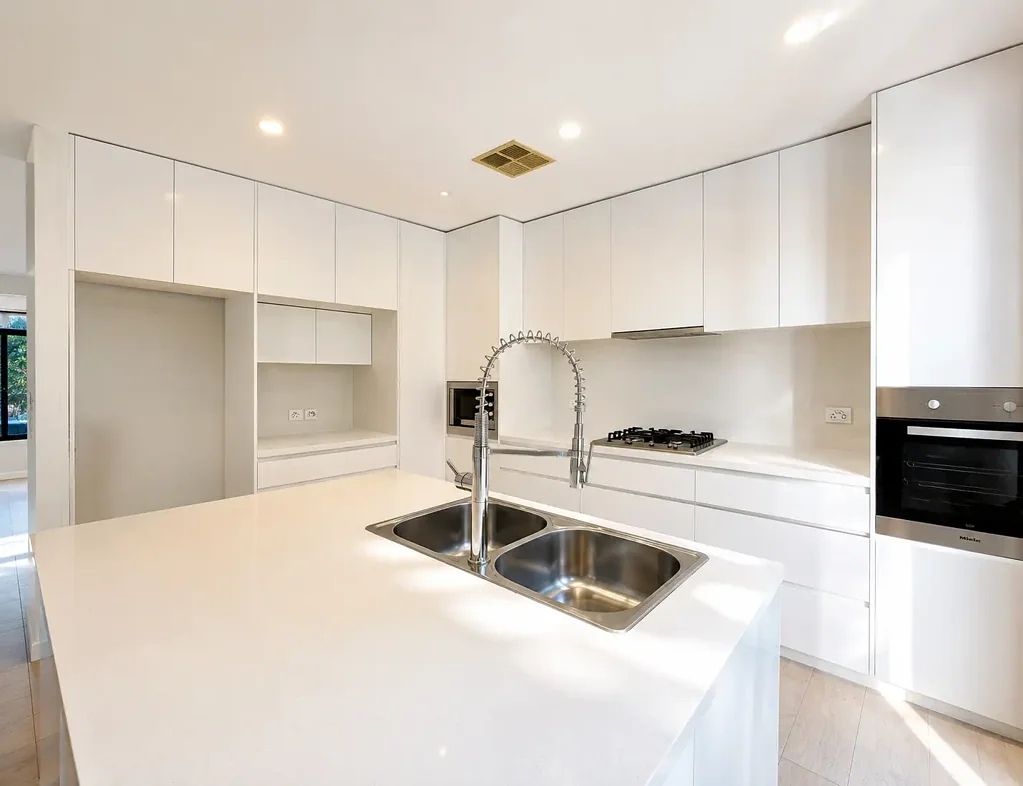 Hidden Gem| Comfortable| Bright Five Bedder House in Eastwood + Popular School Catchment