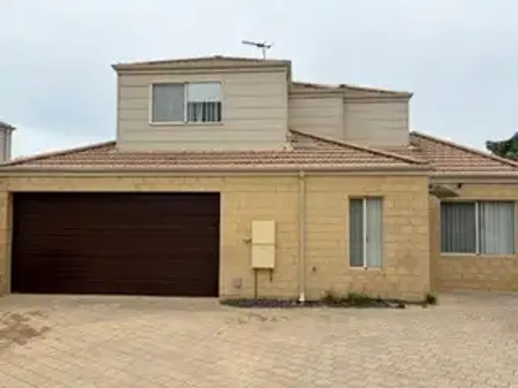 SPACIOUS DOUBLE STOREY TOWNHOUSE NOW AVAILABLE!