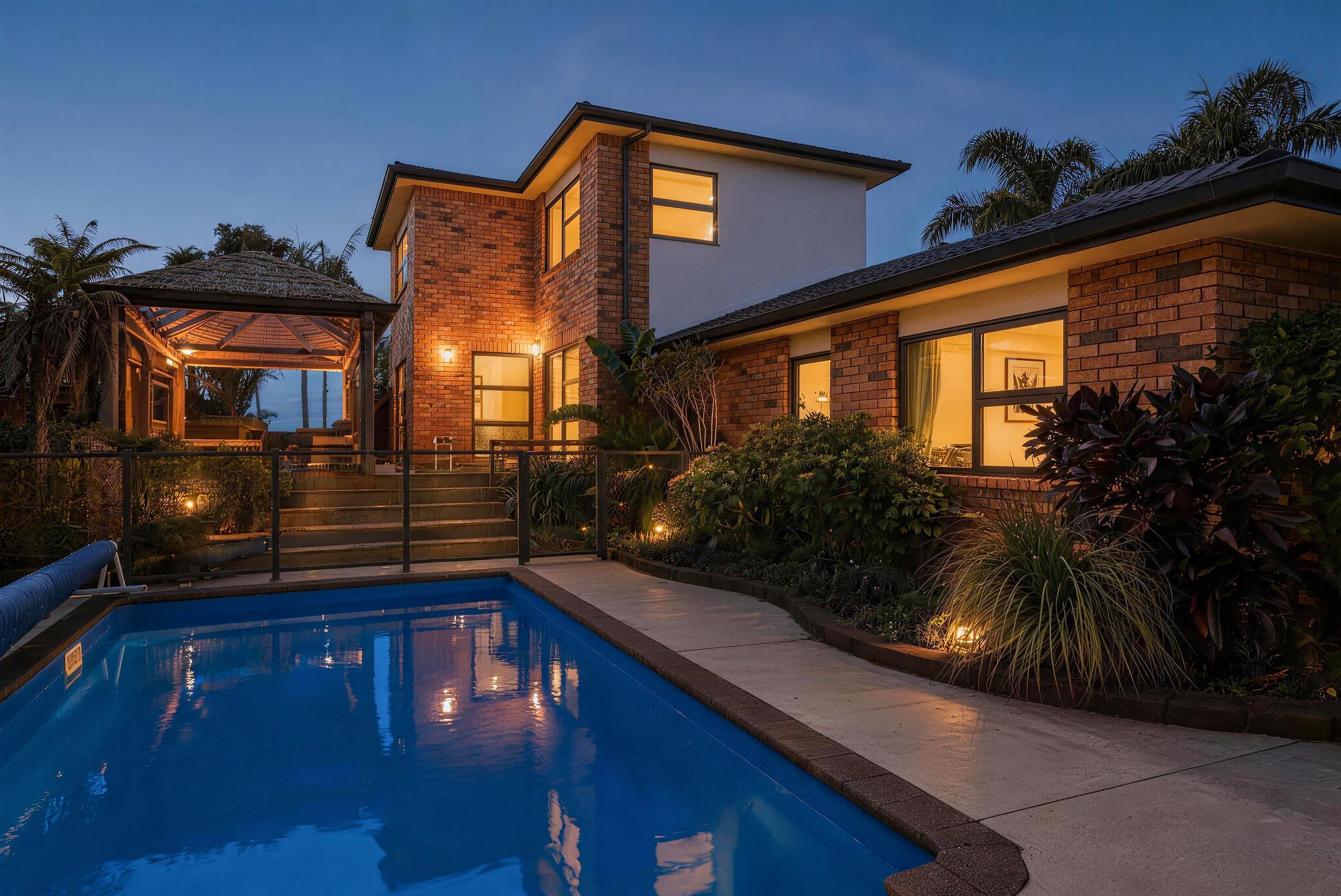 Fairview Heights 6Kwarto Poolside Living & Granny Potential