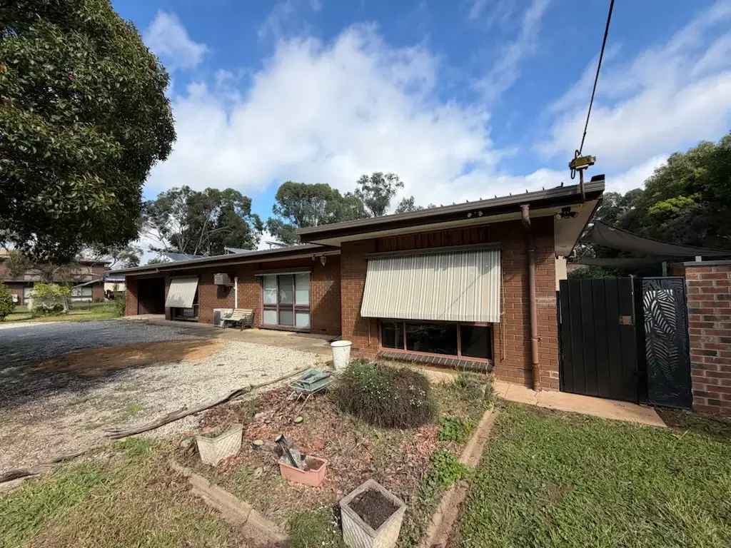 Renovated Acreage Living – Space, Comfort & Lifestyle in Kialla West