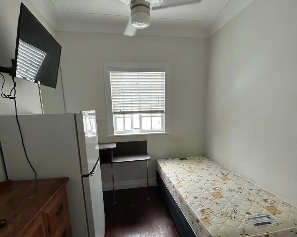 SINGLE STUDENT ROOM AVAILABLE