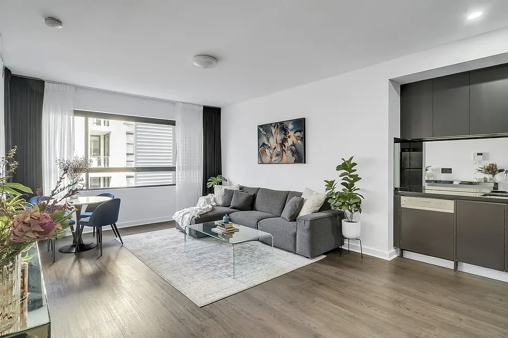 Oversized One-Bedroom Furnished Apartment
