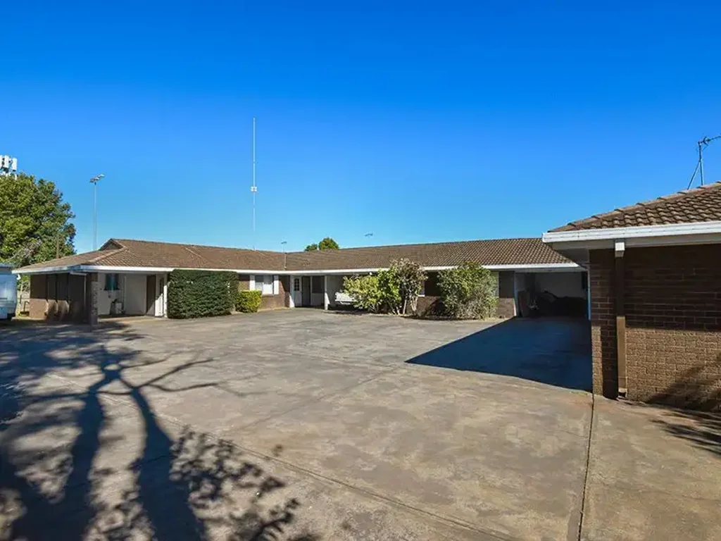 Freshly Renovated 2 Bedroom Unit!