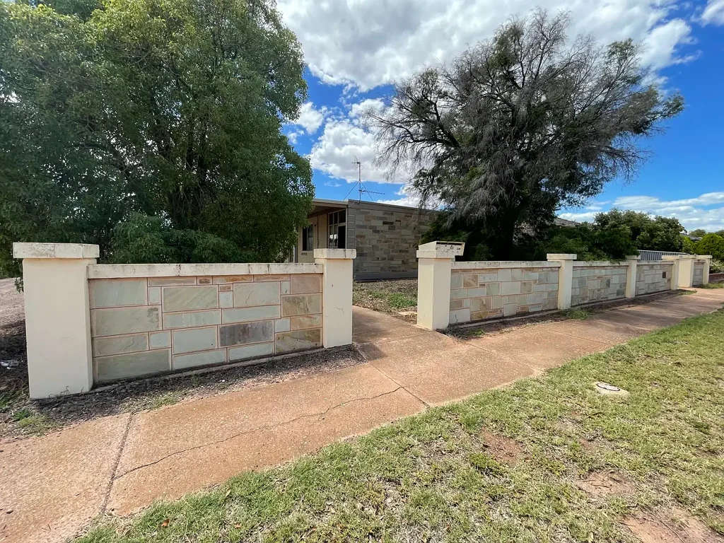 To register & apply for this property, please use this link: https://snug.com/