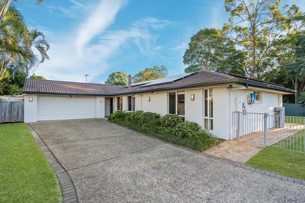 Aspley 4Zimmer Stylish Family Living on 925m² - Private, Spacious & Renovated