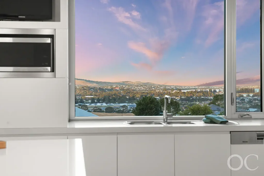 Encounter Bay 5ห้องนอน Open the Door to Panoramic Coastal Living