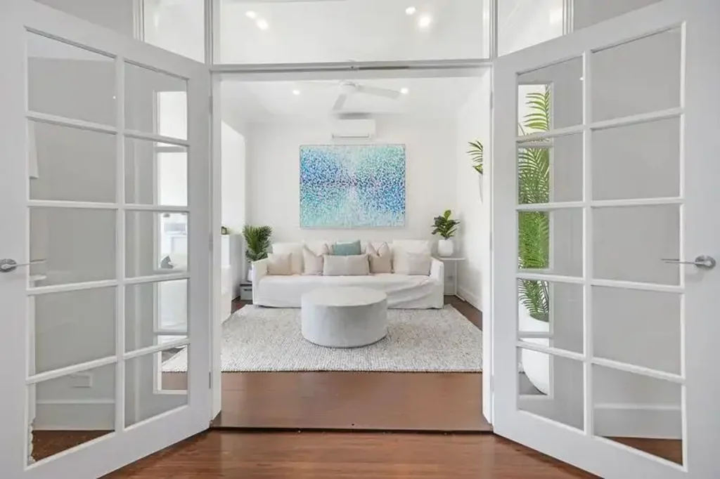 BEACH HOUSE with Separate Studio Long Term @ NORTH BONDI FURNISHED