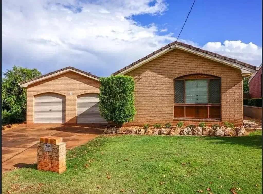 Large Family Brick Home in Brilliant Location!