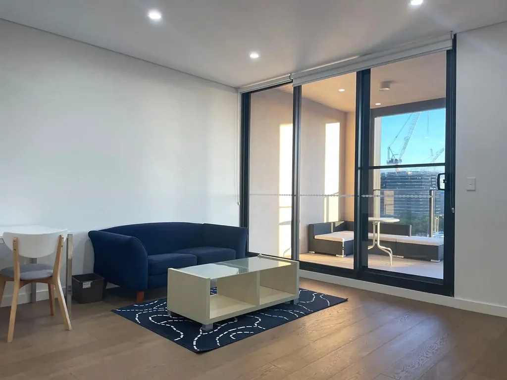 Top Floor/ Penthouse Two Bedroom Apartment with 5 Mins walking Distance to the Green Square Station