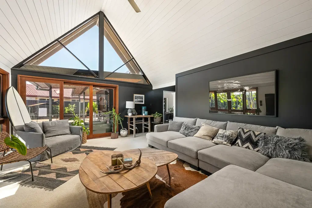 Mooloolaba 4房  A Tropical Retreat with Character, Space and Flexibility