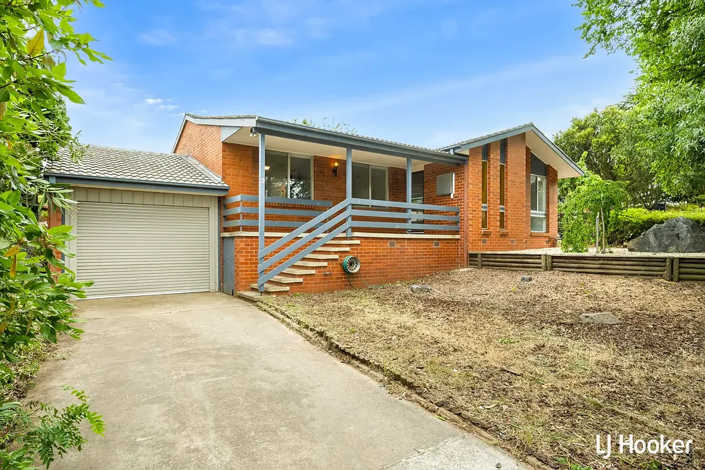 Light, Space & Comfort in Sought-After Macquarie