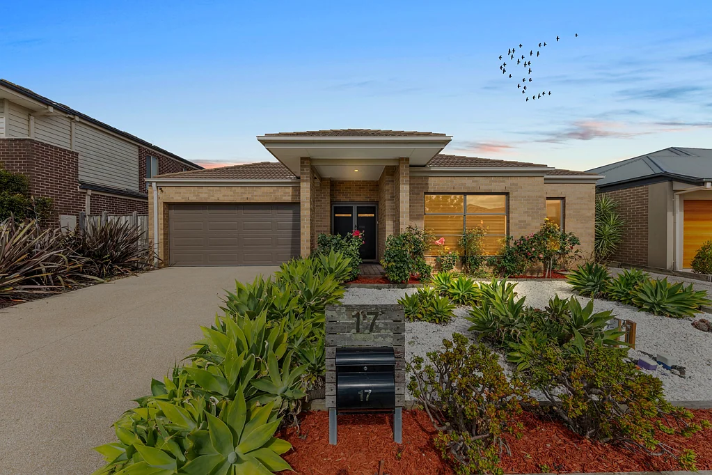17 Silverleaf Crescent, Officer, VIC 3809