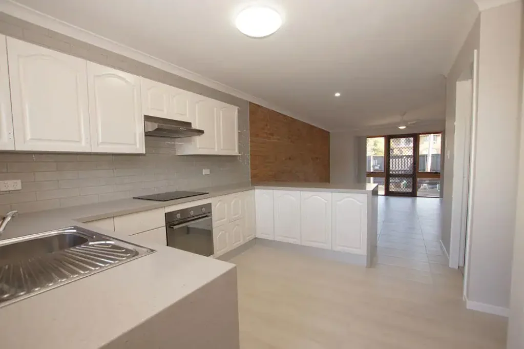 SPACIOUS TWO BEDROOM TOWNHOUSE