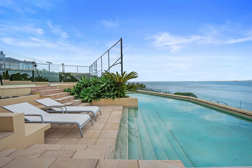 207 Beach Road, Campbells Bay, North Shore City, Auckland