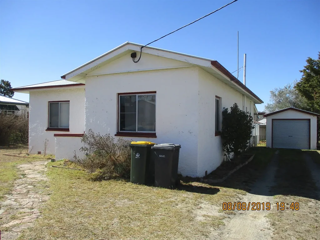 Stanthorpe 3침실 3 Bedroom rendered home on large block in town