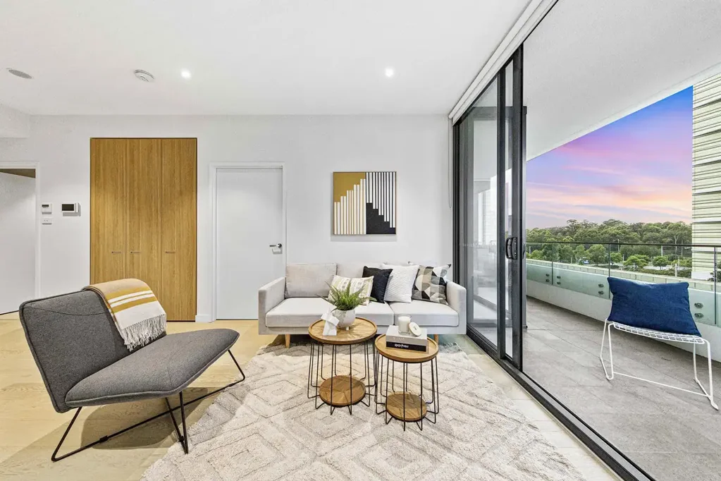 Macquarie Park 2房 朝东景观起居  主卧带套间  石制台面厨房  更大门窗采光  步行近Metro站  商店咖啡馆环绕 The most affordable spacious two bedroom apartment in the complex