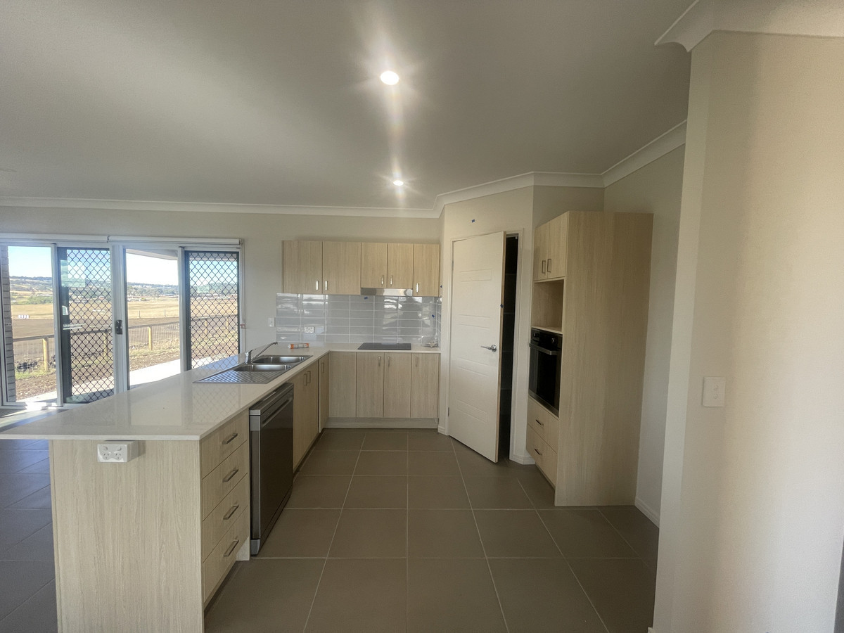 8 AQUILA DR, MERINGANDAN WEST QLD 4352, 0 Bedrooms, 0 Bathrooms, House