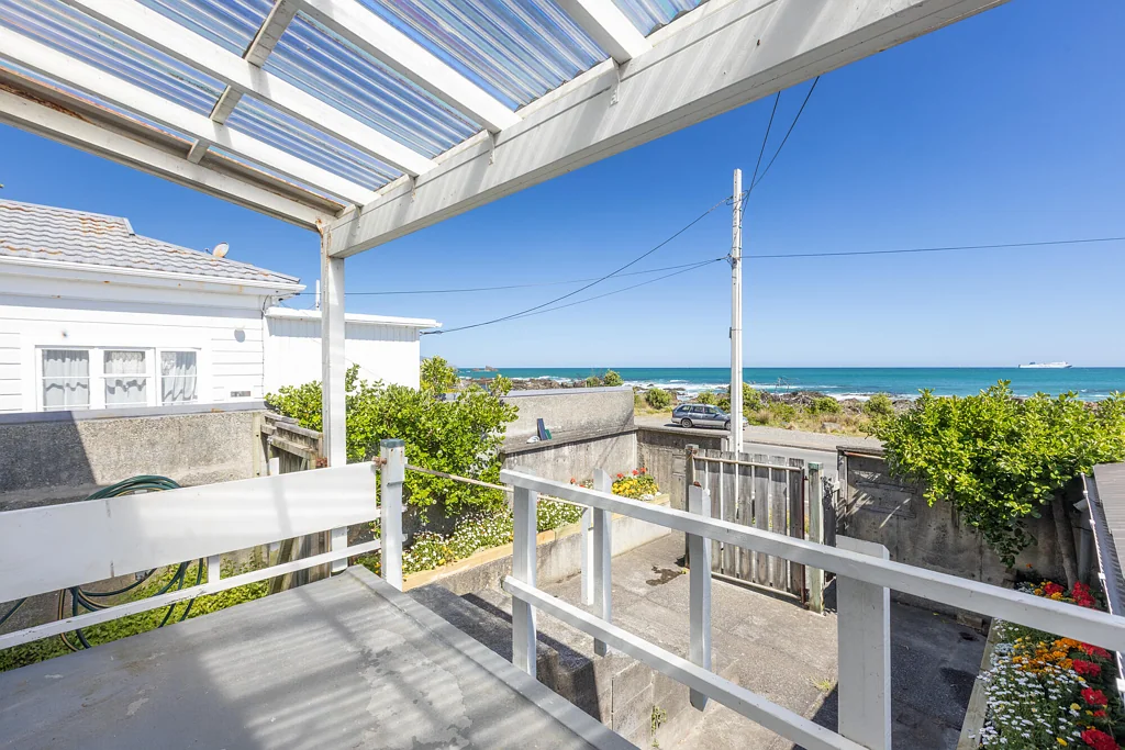392 The Esplanade, Island Bay, Wellington