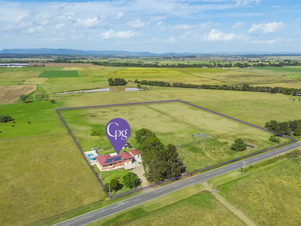 Singleton Family Home on exceptional 10-Acres