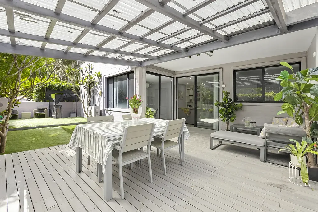 Forestville 2房 宽敞公寓，带超大户外生活空间 SPACIOUS APARTMENT WITH OVERSIZED OUTDOOR LIVING