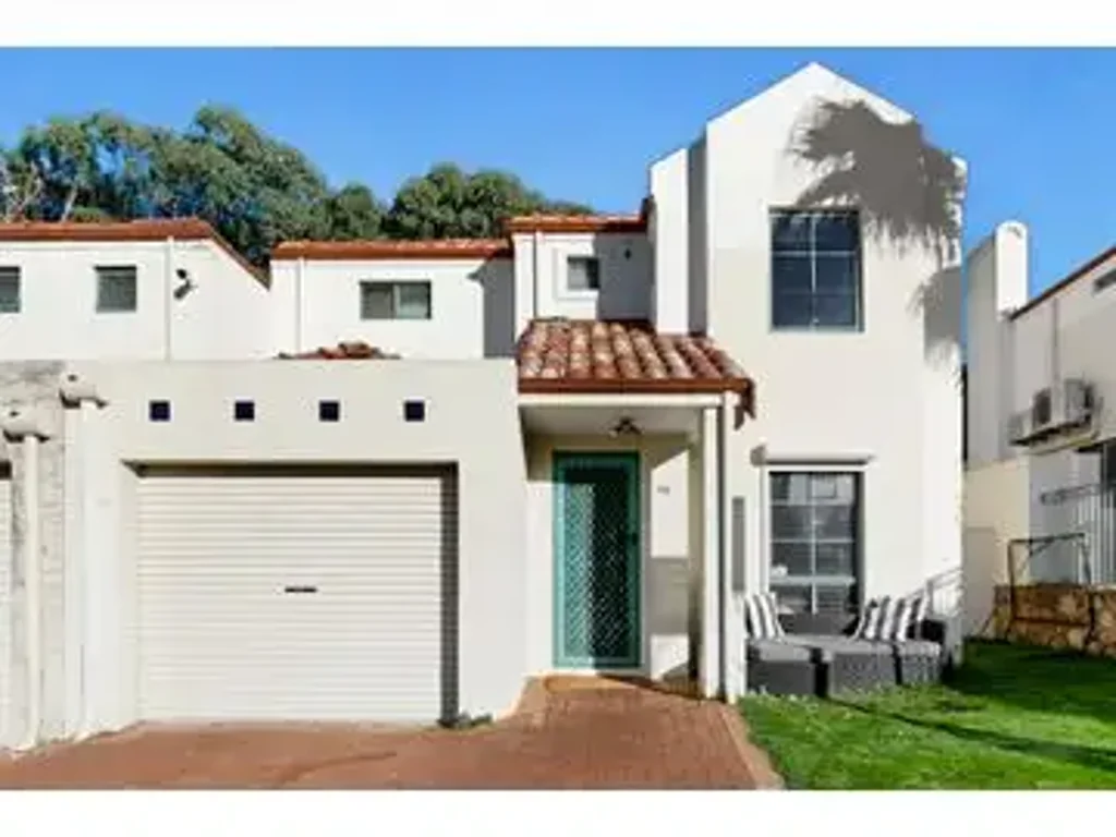 Location Location - 3 x 2 Townhouse