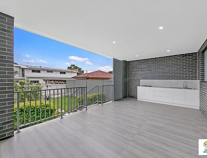 2/1A Meakin Street, Merrylands, Parramatta (Northwest suburbs), 5 phòng ngủ, 3 phòng tắm, Apartment
