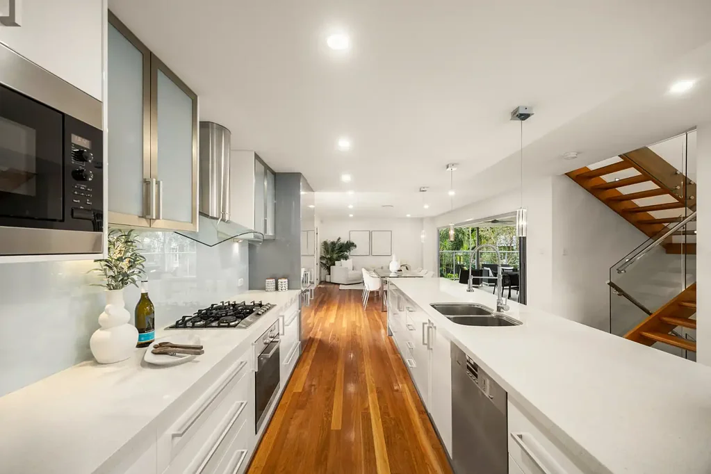 Highgate Hill 5 Bedroom Luxury Family Home in Exclusive Cul-de-Sac