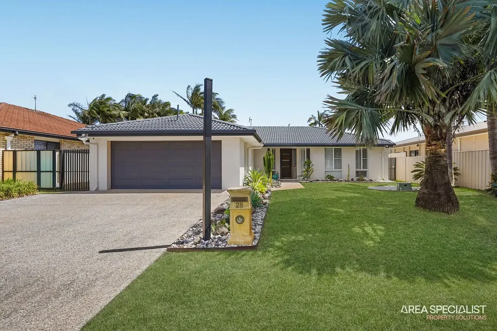 Jacobs Well 4બેડરૂમ Fresh Coastal Charm for Modern Family Living
