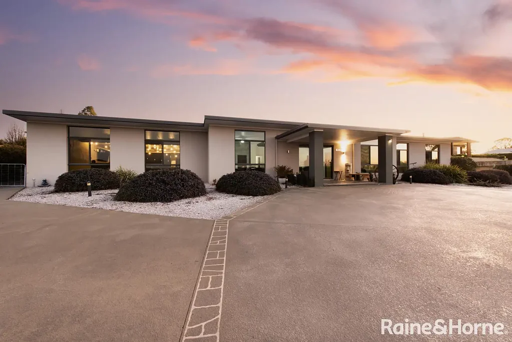 Mudgee 7房  A Prestigious Lifestyle Residence in One of Mudgee's Most Sought-After Addresses