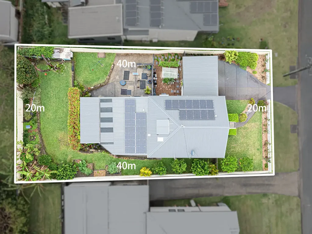 Speers Point 4Kwarto A four-bedroom home boasting 20m frontage and beautiful lake views