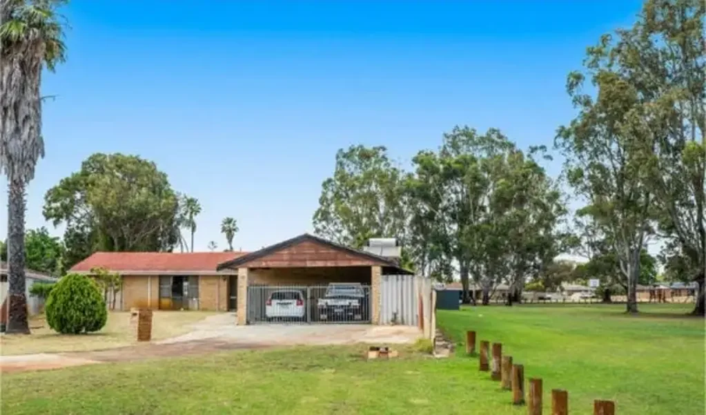 Maddington 4 Bedroom Fully renovated 4*Bedroom Oasis on 846 sqm with Granny flat potential (subject to council approval)block-A true e dream