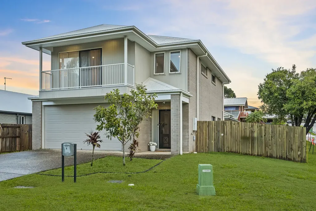 Victoria Point 4 Bedroom NEAR NEW - SIDE ACCESS - CORNER BLOCK