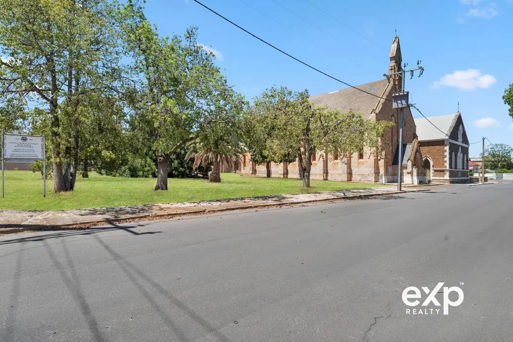Kapunda  The Kapunda Uniting Church & Manse
