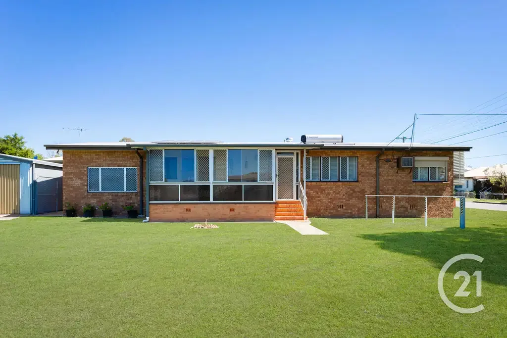 Booval 3房  心爱家庭住宅，位于1003平方米的中密度地块 – 潜力巨大  Cherished Family Home on a 1003sqm Medium Density Block – Packed with Potential